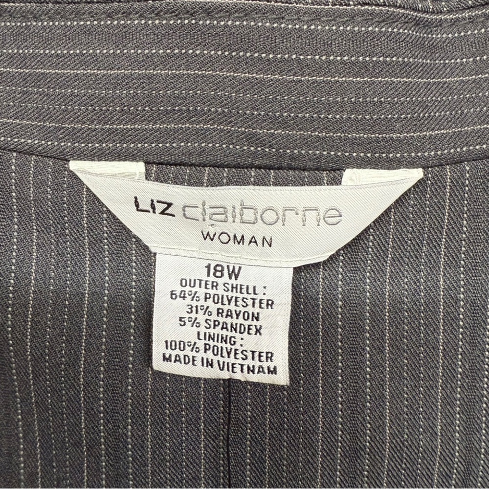 Liz Claiborne Woman Gray Pinstripe Blazer - Size 18W - Single Button Jacket - Picture 4 of 9